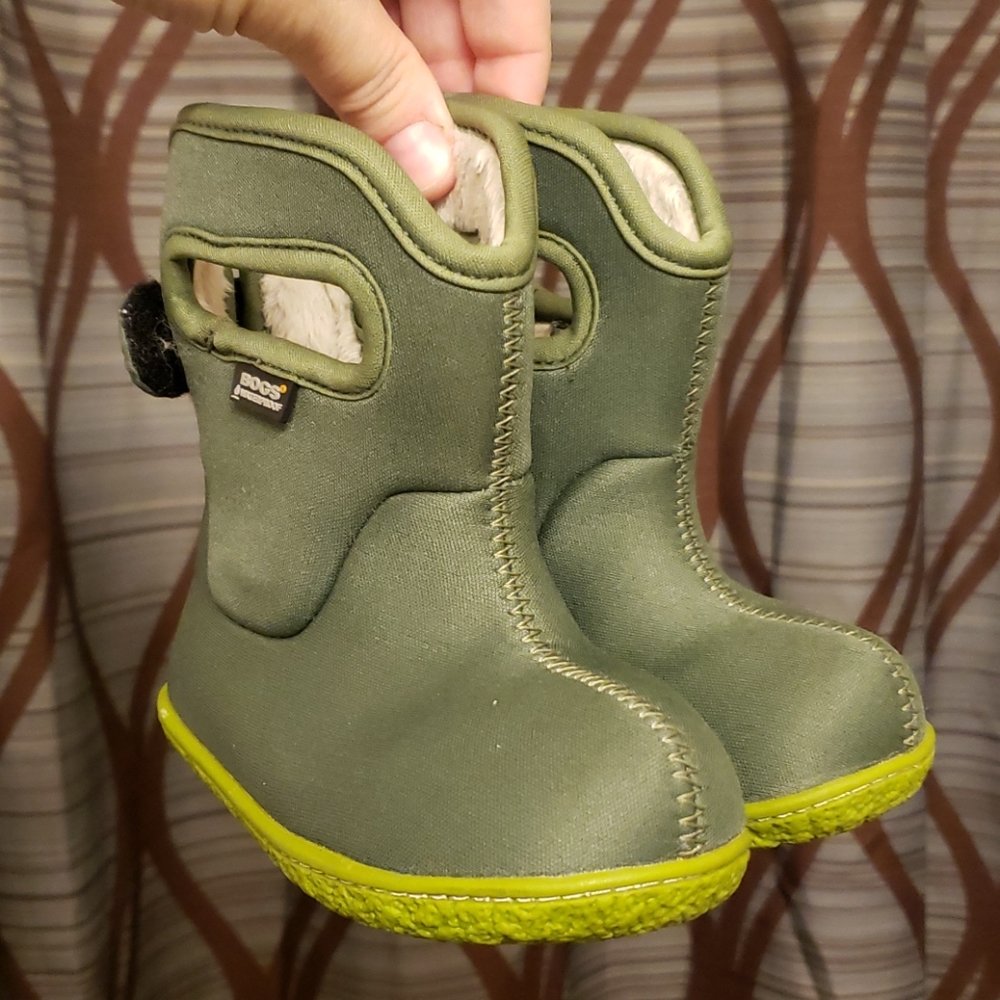 BOGS Toddler Sz 6- Army Green